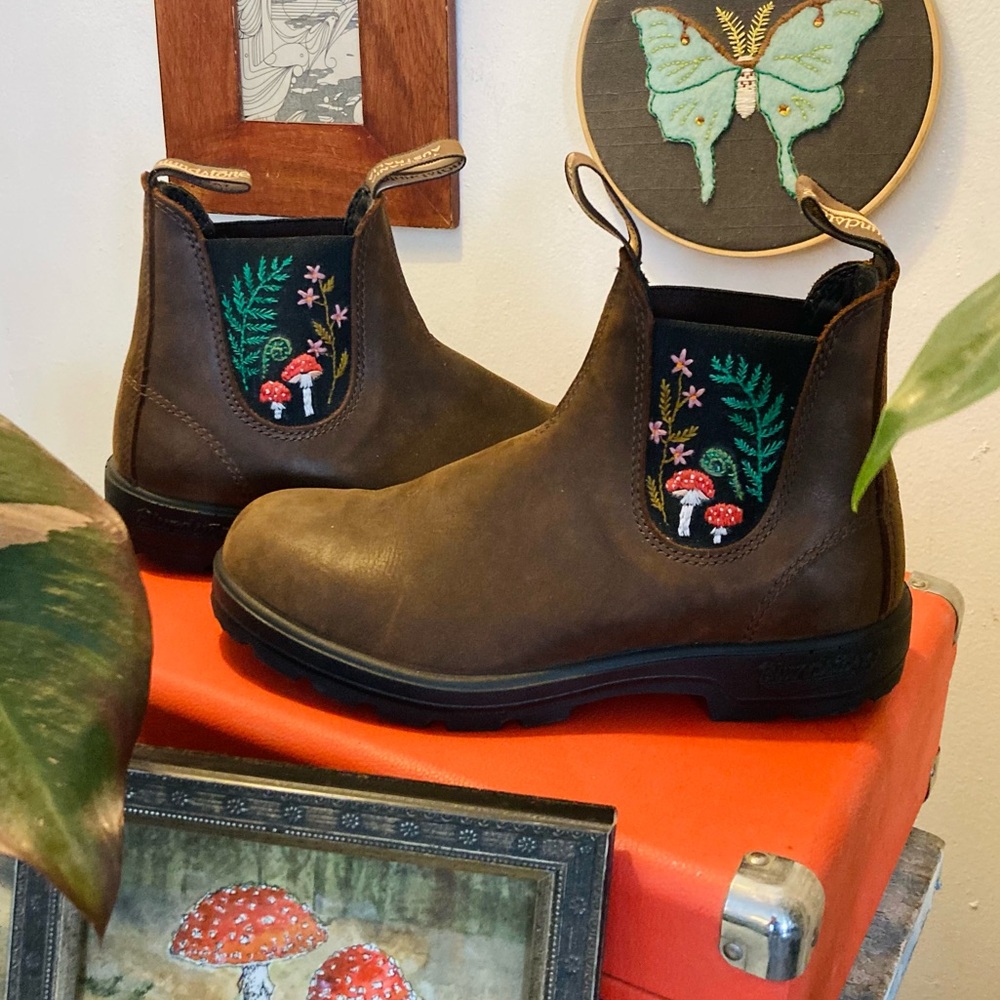 OOAK! Blundstone Chelsea Classics Leather Boots Brown Embroidered Women’s 8.5 - Picture 9 of 9